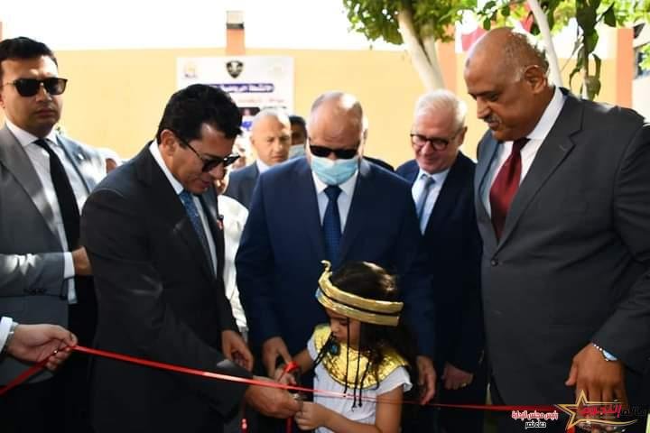 وزير الشباب والسفير الياباني والقائم بأعمال سفير الاتحاد الأوروبي ومحافظ القاهرة يفتتحون حمام سباحة وصالة لياقة بدنية بمركز شباب المعادي ٧٧