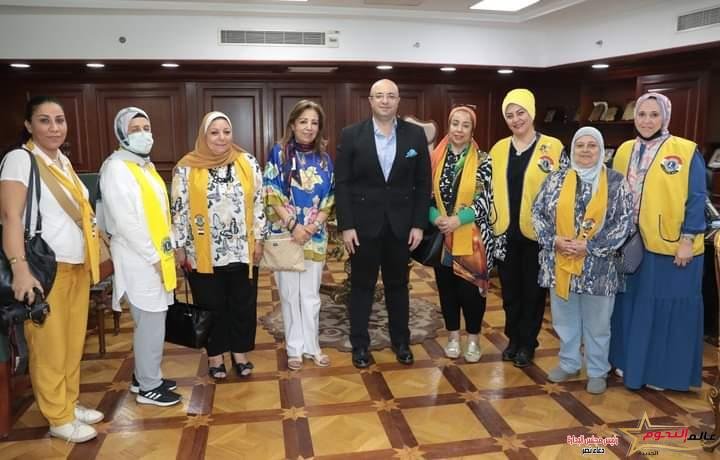 محافظ بني سويف يلتقي بأعضاء الليونز لبحث التوسع في كرافانات ذوي الهمم لتوفير مصدر دخل كريم