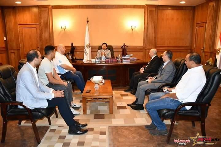 وزير الرياضة يلتقي محمود حسني لاعب المشروع القومي للموهبة لرفع الأثقال 2 وزير الرياضة يلتقي محمود حسني لاعب المشروع القومي للموهبة لرفع الأثقال