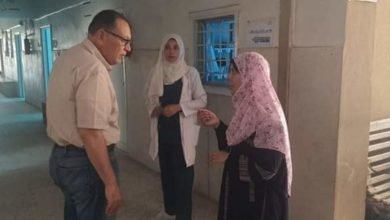 محافظ الشرقية : يُفاجئ العاملين بمركز طب الأسرة بقرية الروضة بفاقوس ويُحيل 49 من العاملين بالمركز للتحقيق 