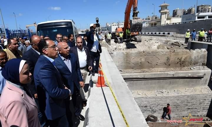 رئيس الوزراء يتفقد عدداً من المشروعات الجاري تنفيذها بميناء الإسكندرية