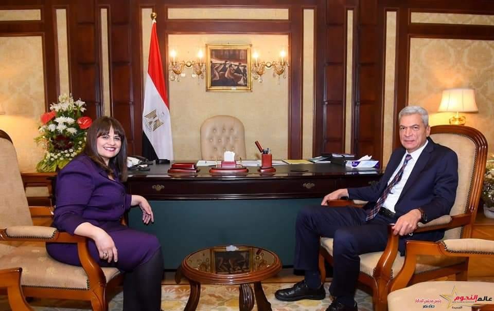 وزيرة الهجرة تبحث مع رئيس هيئة الشراء الموحد إدماج علمائنا بالخارج في الترويج للطفرة الصحية في مصر