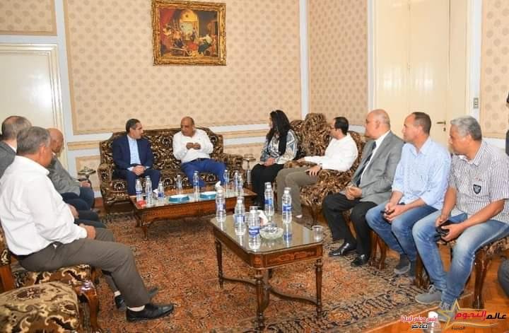 عصمت يتفقد مشروع تطوير شركة مصر للغزل والنسيج بالمحلة الكبرى 4 عصمت يتفقد مشروع تطوير شركة مصر للغزل والنسيج بالمحلة الكبرى