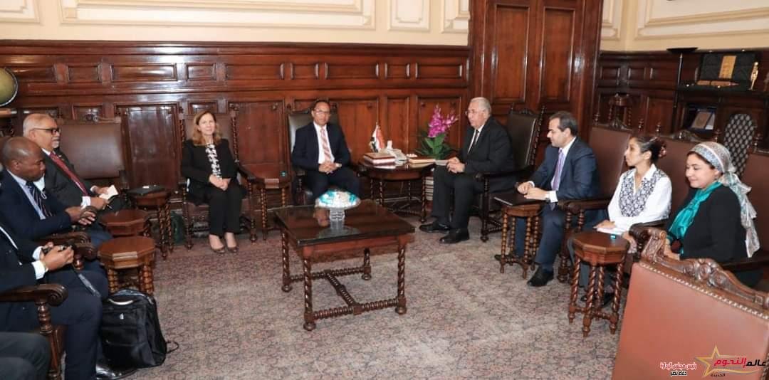 وزير الزراعة يبحث مع وزير المياه بمدغشقر تعزيز سبل التعاون والاستفادة من التجربة المصرية في الزراعة 1 وزير الزراعة يبحث مع وزير المياه بمدغشقر تعزيز سبل التعاون والاستفادة من التجربة المصرية في الزراعة