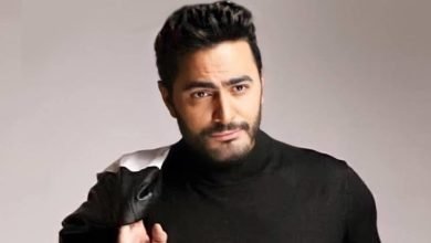 تامر حسني يُقدم موهبة مميزة على المسرح بالأردن 