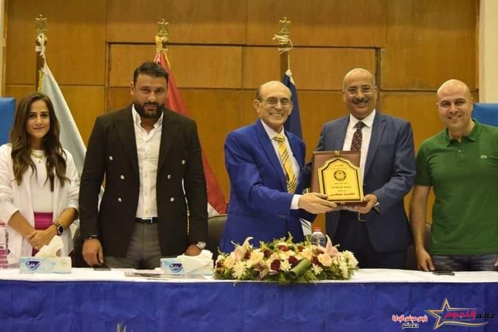 تكريم فارس المسرح العربي " محمد صبحي " بنادى سموحة الرياضي