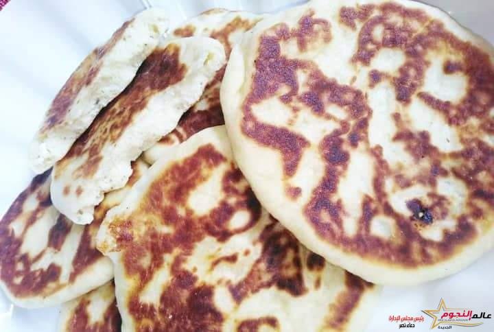 فطائر الطاسة بالجبنة ... مقدمة من الشيف: نيفين عبد العزيز 2 فطائر الطاسة بالجبنة ... مقدمة من الشيف: نيفين عبد العزيز