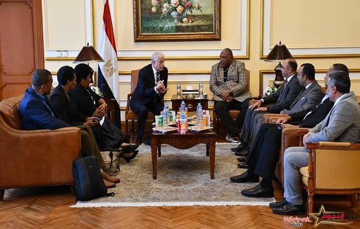 فودة يستقبل رئيس جمهورية فيجي بمطار شرم الشيخ الدولي 2 فودة يستقبل رئيس جمهورية فيجي بمطار شرم الشيخ الدولي