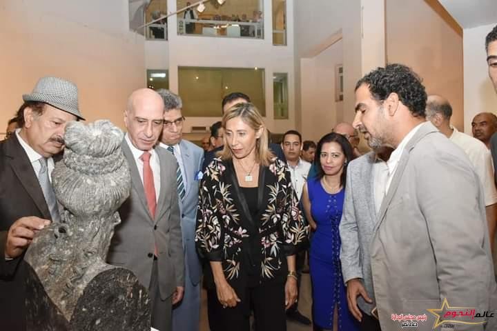 وزيرة الثقافة تفتتح الدورة 43 من المعرض العام 2 وزيرة الثقافة تفتتح الدورة 43 من المعرض العام