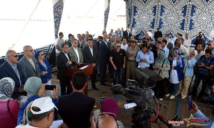 مدبولي: إقامة المجمعات الصناعية تنفيذا لتوجيهات الرئيس بتعميق التصنيع المحلي وتوفير فرص عمل وتقليل الفاتورة الاستيرادية 2 مدبولي: إقامة المجمعات الصناعية تنفيذا لتوجيهات الرئيس بتعميق التصنيع المحلي وتوفير فرص عمل وتقليل الفاتورة الاستيرادية