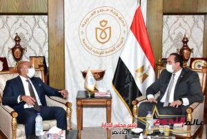 د. السبكي  يبحث التعاون مع رئيس شركة أسترازينيكا مصر لتطبيق مفهوم المنشآت الصحية الخضراء المستدامة