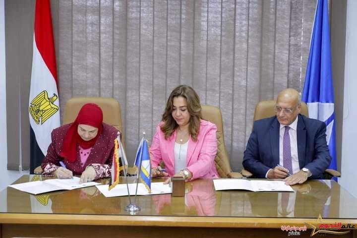 عوض توقع بروتوكول تعاون مع الشركة القابضة للسياحة والفنادق لتطوير وتشغيل أحد المبانى الفندقية التابعة للمحافظة برأس البر 2 عوض توقع بروتوكول تعاون مع الشركة القابضة للسياحة والفنادق لتطوير وتشغيل أحد المبانى الفندقية التابعة للمحافظة برأس البر