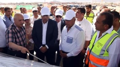 رئيس الوزراء يختتم زيارته لشرم الشيخ بمتابعة تنفيذ طريق السلام وتفقد السوق التجاري القديم