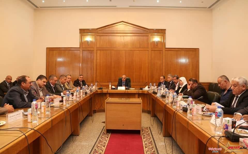 د. سويلم يجتمع مع قيادات الوزارة ورؤساء الإدارات المركزية بالوجه البحرى للتعرف على الإنجازات السابقة