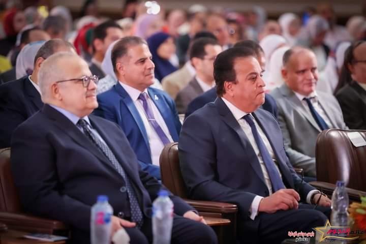 عبد الغفار يشهد حفل تخريج دفعتين من خريجي البرامج التدريبية بالتعاون مع كلية طب جامعة هارفارد الأمريكية