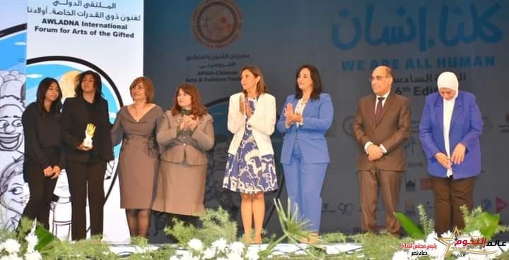 وزيرتا الثقافة والهجرة تشهدان افتتاح الدورة السادسة من ملتقى "أولادنا" 2 وزيرتا الثقافة والهجرة تشهدان افتتاح الدورة السادسة من ملتقى "أولادنا"