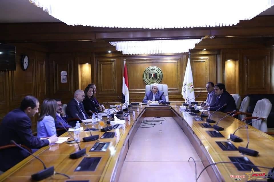 وزير التعليم العالي يعقد اجتماعًا مع وفد الوكالة الأمريكية للتنمية الدولية لمناقشة تطوير كليات التربية