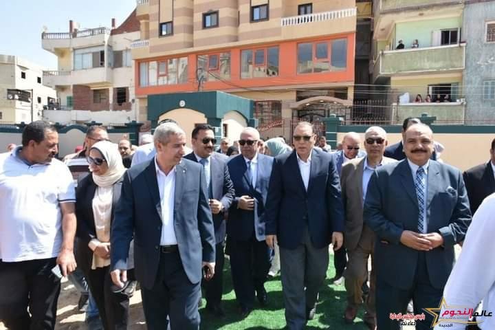 محافظ الشرقية يفتتح مدرسة فاقوس الرسمية المتميزة للغات 2 محافظ الشرقية يفتتح مدرسة فاقوس الرسمية المتميزة للغات