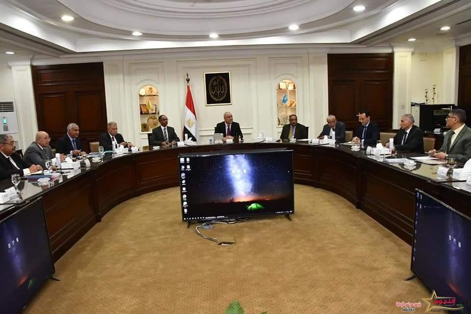 الجزار يترأس اجتماع لجنة إدارة الأزمات لمتابعة الاستعدادات لمواجهة مخاطر الأمطار بمويم الشتاء المقبل