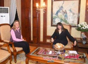 وزيرة الهجرة تستقبل الرئيس التنفيذي للأكاديمية الوطنية للتدريب وأعضاء برنامج "تدريب المصريات بالخارج"