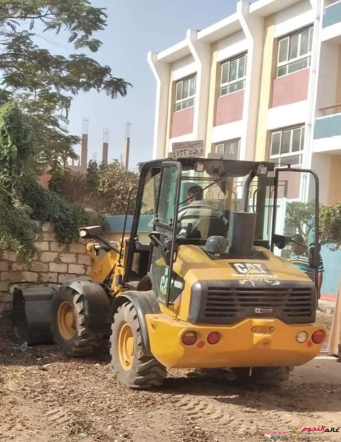 الوحدة المحلية بسمسطا تواصل جهودها في رفع مخلفات الشوارع والقرى ومواجهة مخالفات البناء 2 الوحدة المحلية بسمسطا تواصل جهودها في رفع مخلفات الشوارع والقرى ومواجهة مخالفات البناء