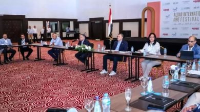وزير السياحة والآثار ومحافظ البحر الأحمر يعقدان اجتماعاً موسعاً مع مجموعة من مستثمري وممثلي قطاع السياحة الخاص بمحافظة البحر الأحمر 