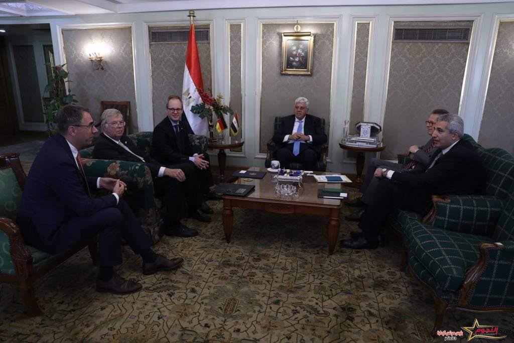 وزير التعليم العالي يلتقي بوفد ألماني لبحث سُبل تعزيز التعاون العلمي والبحثي
