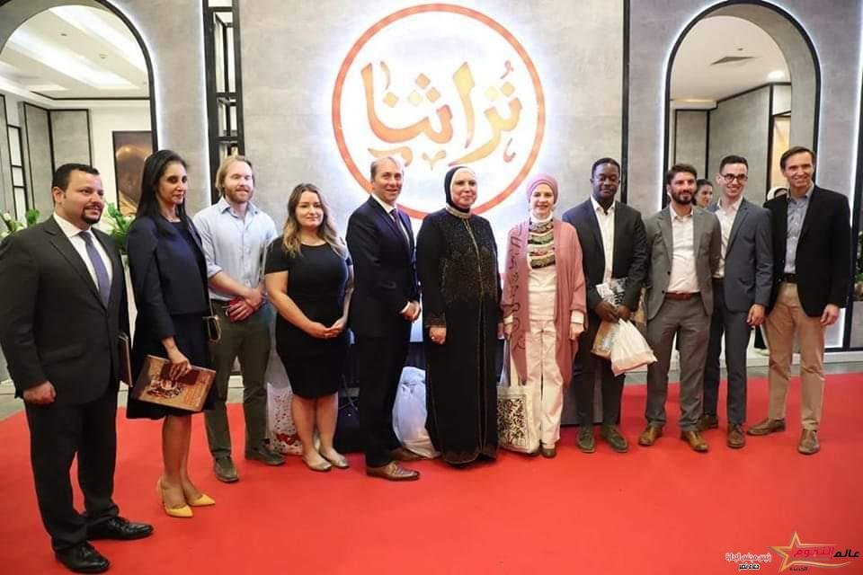 جامع تستقبل وفد من الكونجرس الأمريكي يزور معرض تراثنا