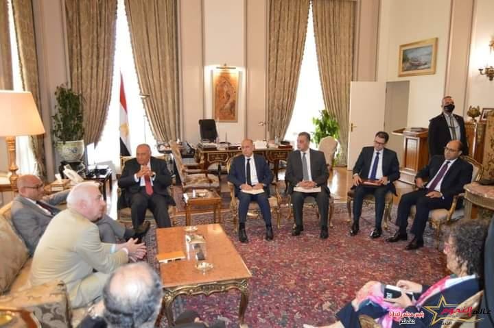 شكري يستقبل السكرتير التنفيذي لاتفاقية الأمم المتحدة الإطارية لتغير المناخ 2 شكري يستقبل السكرتير التنفيذي لاتفاقية الأمم المتحدة الإطارية لتغير المناخ