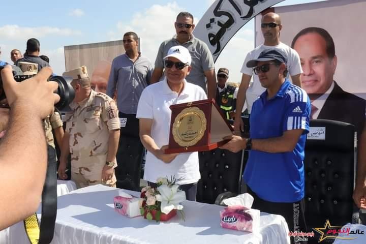 صبحي يشهد الاحتفال بذكرى انتصارات أكتوبر المجيدة بحمل أطول علم في تاريخ المسيرات الرياضية بالجيزة 6 صبحي يشهد الاحتفال بذكرى انتصارات أكتوبر المجيدة بحمل أطول علم في تاريخ المسيرات الرياضية بالجيزة