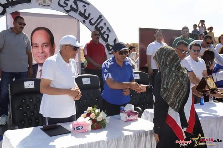 صبحي يشهد الاحتفال بذكرى انتصارات أكتوبر المجيدة بحمل أطول علم في تاريخ المسيرات الرياضية بالجيزة 7 صبحي يشهد الاحتفال بذكرى انتصارات أكتوبر المجيدة بحمل أطول علم في تاريخ المسيرات الرياضية بالجيزة