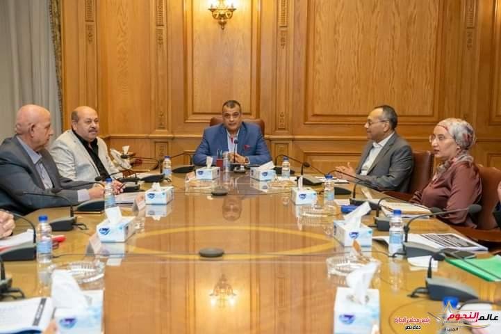 "وزير الدولة للإنتاج الحربي" يتابع الموقف التنفيذي لعدد من المشروعات الجاري تنفيذها