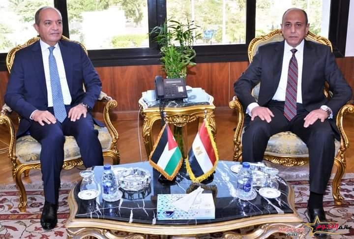وزير الطيران يبحث مع السفير الأردنى بالقاهرة تعزيز التعاون فى مجال النقل الجوى