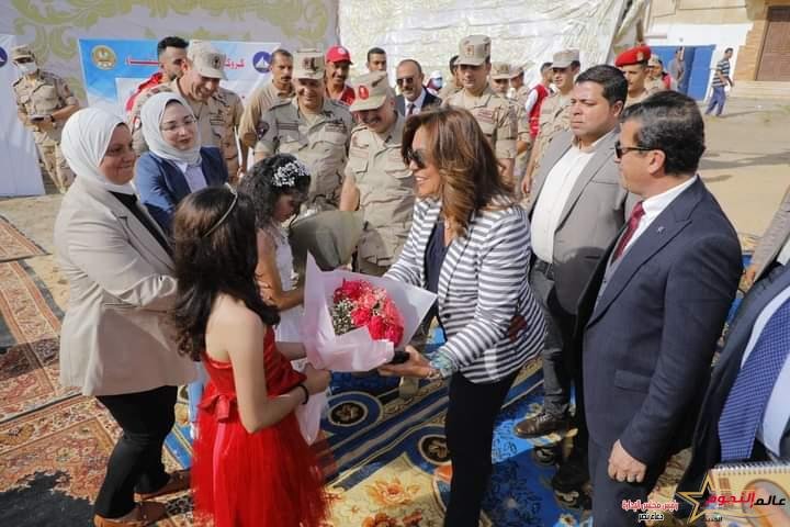 محافظ دمياط وقائد قوات الدفاع الشعبى والعسكري يتفقدان معسكر الإيواء العاجل برأس البر
