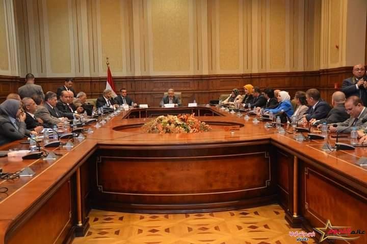 آمنة: 25 مليار جنيه استثمارات لاستكمال مشروعات البنية التحتية 2 آمنة: 25 مليار جنيه استثمارات لاستكمال مشروعات البنية التحتية