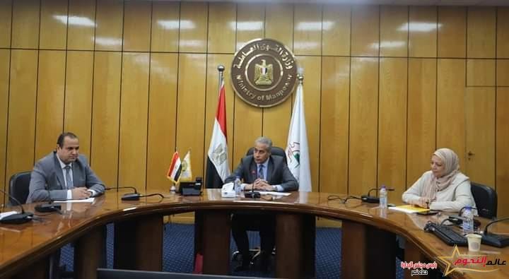 شحاتة يوجه بوضع أفكار وآليات جديدة لتفعيل دور"اجهزة السلامة والصحة المهنية " وتعديل لوائحها 2 شحاتة يوجه بوضع أفكار وآليات جديدة لتفعيل دور"اجهزة السلامة والصحة المهنية " وتعديل لوائحها