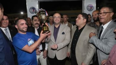 محافظ بني سويف يُسلّم كأس البطولة لفريق مركز شباب ترعة البوصة لفوزه بنهائى دوري مستقبل وطن