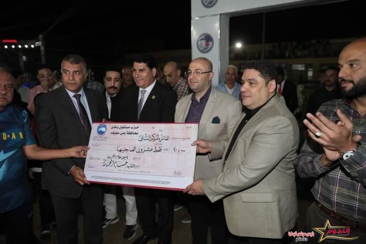 محافظ بني سويف يُسلّم كأس البطولة لفريق مركز شباب ترعة البوصة لفوزه بنهائى دوري مستقبل وطن 3 محافظ بني سويف يُسلّم كأس البطولة لفريق مركز شباب ترعة البوصة لفوزه بنهائى دوري مستقبل وطن