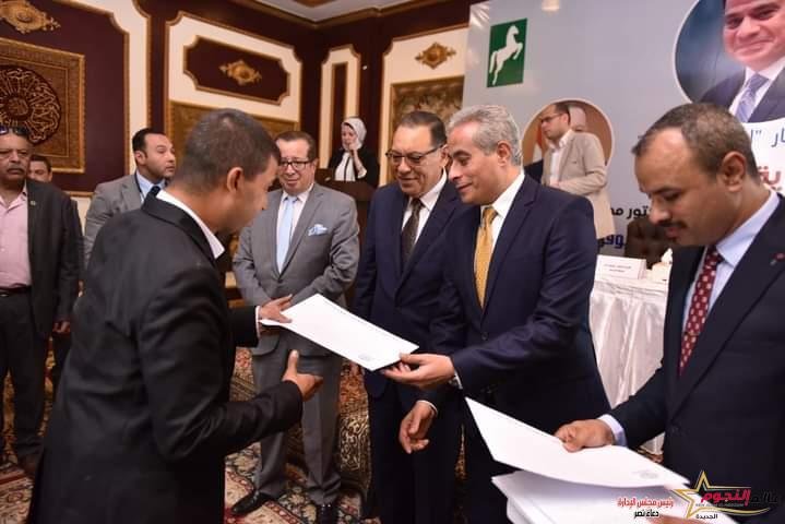 وزير القوى العاملة يفتتح ملتقى توظيف بالشرقية ويُسلّم عقود عمل لذوي الهمم 4 وزير القوى العاملة يفتتح ملتقى توظيف بالشرقية ويُسلّم عقود عمل لذوي الهمم