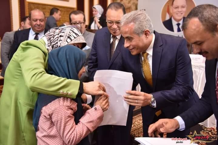 وزير القوى العاملة يفتتح ملتقى توظيف بالشرقية ويُسلّم عقود عمل لذوي الهمم 5 وزير القوى العاملة يفتتح ملتقى توظيف بالشرقية ويُسلّم عقود عمل لذوي الهمم