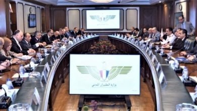 وزير الطيران يوجه بتقديم كافة التيسيرات وجودة الخدمات للمسافرين مع الالتزام بتطبيق المعايير الدولية