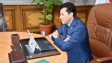 وزير الرياضة يؤازر المنتخب الاوليمبي قبل لقاء اسواتيني