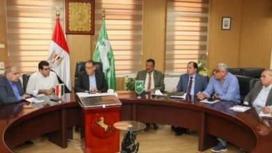 محافظ الشرقية يعقد إجتماعاً لوضع خطة تنفيذية لتطوير شوارع القومية والأمن الغذائي بمدينة الزقازيق