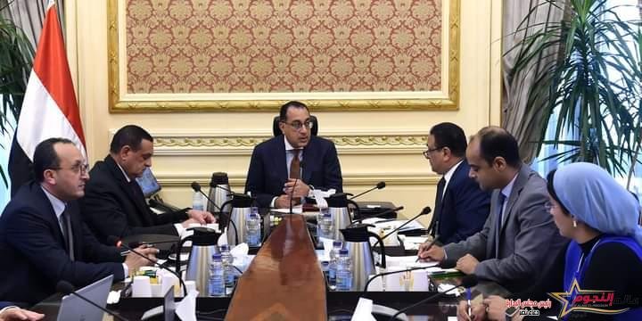 رئيس الوزراء يتابع مع وزير التنمية المحلية عدداً من ملفات عمل الوزارة
