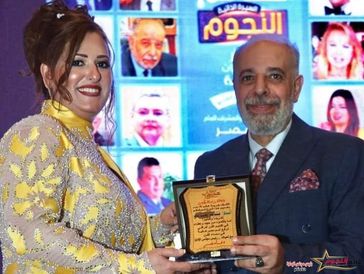 تكريم الفنان "ياسر صادق" عن دوره في مسلسل "المداح" بحفل عالم النجوم