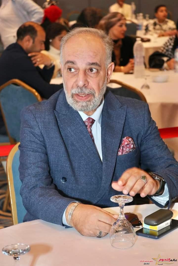 تكريم الفنان ياسر صادق عن دوره في مسلسل "المداح" بحفل عالم النجوم