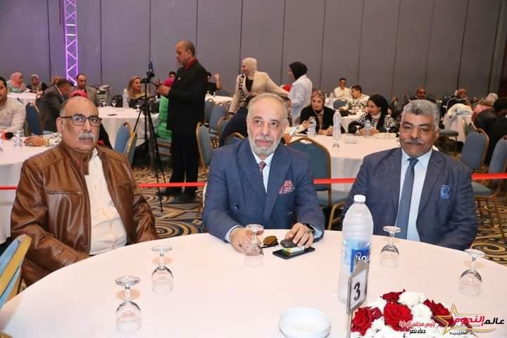 تكريم الفنان ياسر صادق عن دوره في مسلسل "المداح" بحفل عالم النجوم