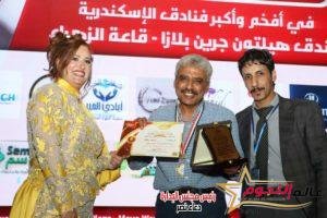 الإعلامية د. دعاء نصر تكرم فريق العمل بجريدة عالم النجوم على الجهد المبذول