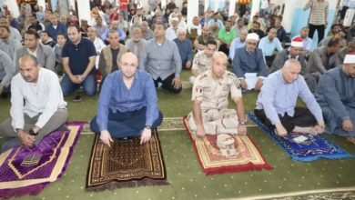 محافظ بني سويف يقوم بجولة تفقدية بعدد من الشوارع والميادين ويلتقي بعض المواطنين