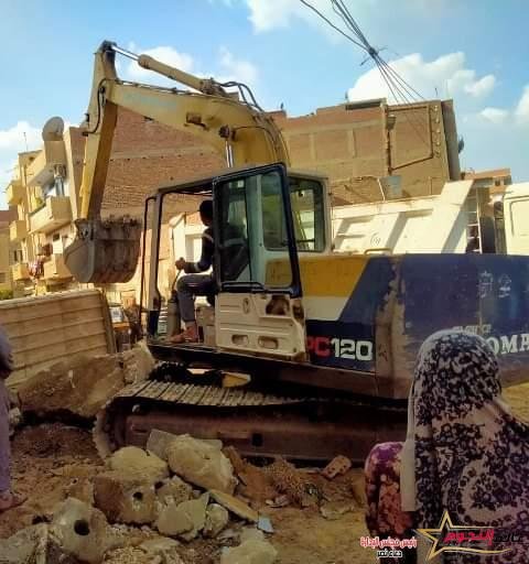 الأجهزة التنفيذية تشن حملات يومية لإزالة التعديات المخالفة على حرم الطرق و الأراضى الزراعية بمختلف مراكز ومدن محافظة الشرقية 3 الأجهزة التنفيذية تشن حملات يومية لإزالة التعديات المخالفة على حرم الطرق و الأراضى الزراعية بمختلف مراكز ومدن محافظة الشرقية